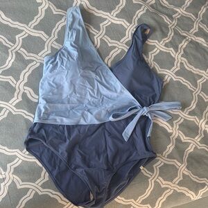 Summersalt Blue The Perfect Wrap One-Piece size 20 sky & blue mountain color
